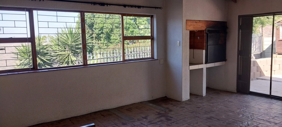 3 Bedroom Property for Sale in Loevenstein Western Cape